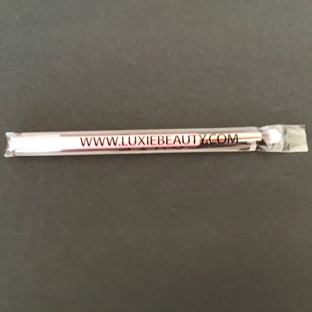 LUXIE EYESHADOW BRUSH 243 PRECISION BLENDING BRUSH ROSE GOLD NWT
